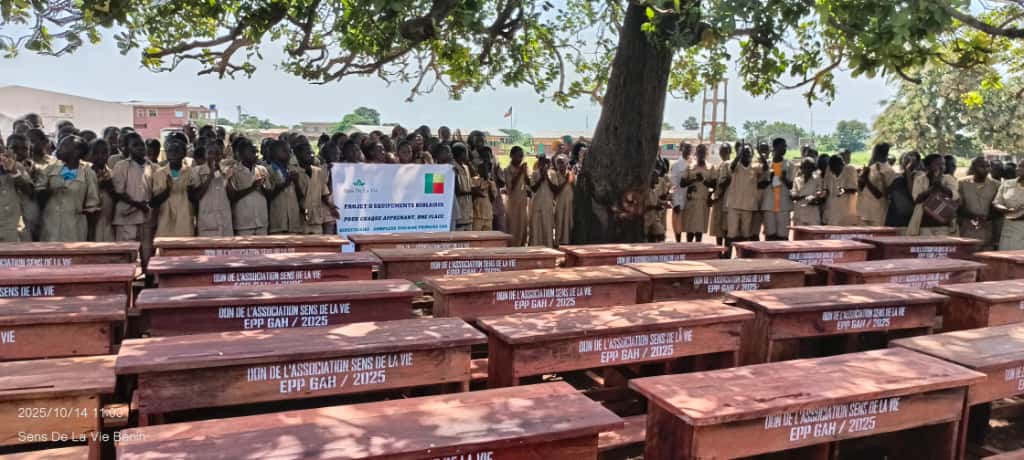 BENIN - Djougou - Don de tables-bancs au complexe scolaire de Gah